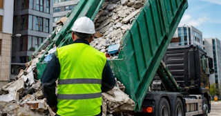 Вывоз строительного мусора в Уссурийске: услуги лицензированной компании — ПроМусор